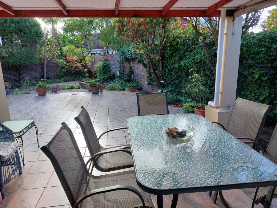 2 Bedroom Property for Sale in The Island Western Cape